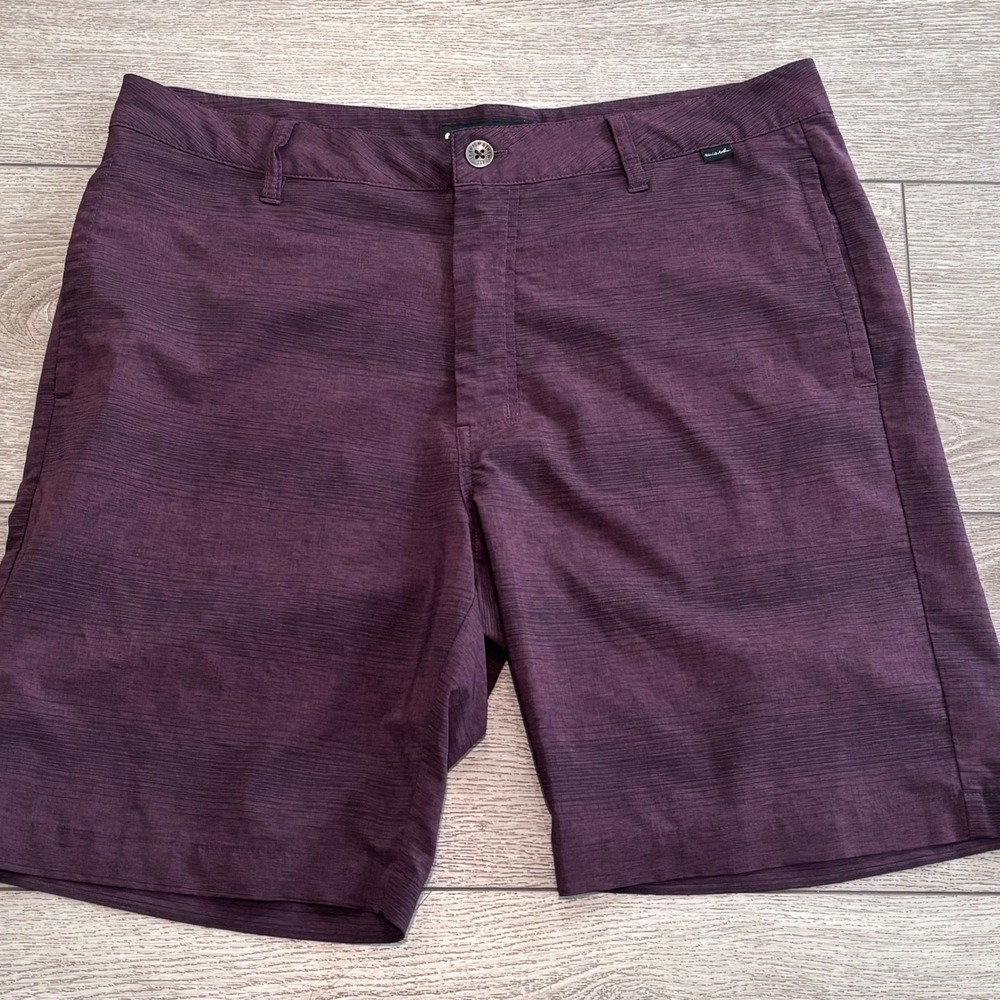Travis Mathew Shorts Mens 34 Purple Pattern Stretch Golf Casual Preppy Athletic